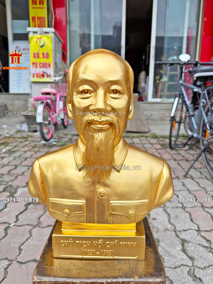 Tượng Bac Hồ mạ vàng được đúc hoàn toàn thủ công